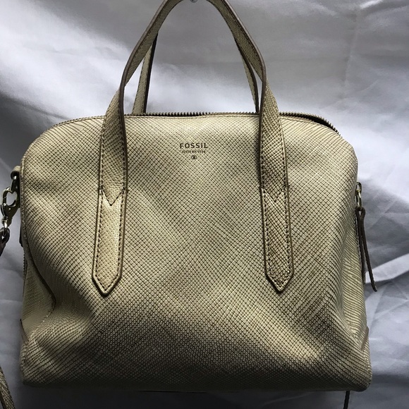 Fossil Handbags - FOSSIL NEW GENUINE LEATHER PURSE NEW!!